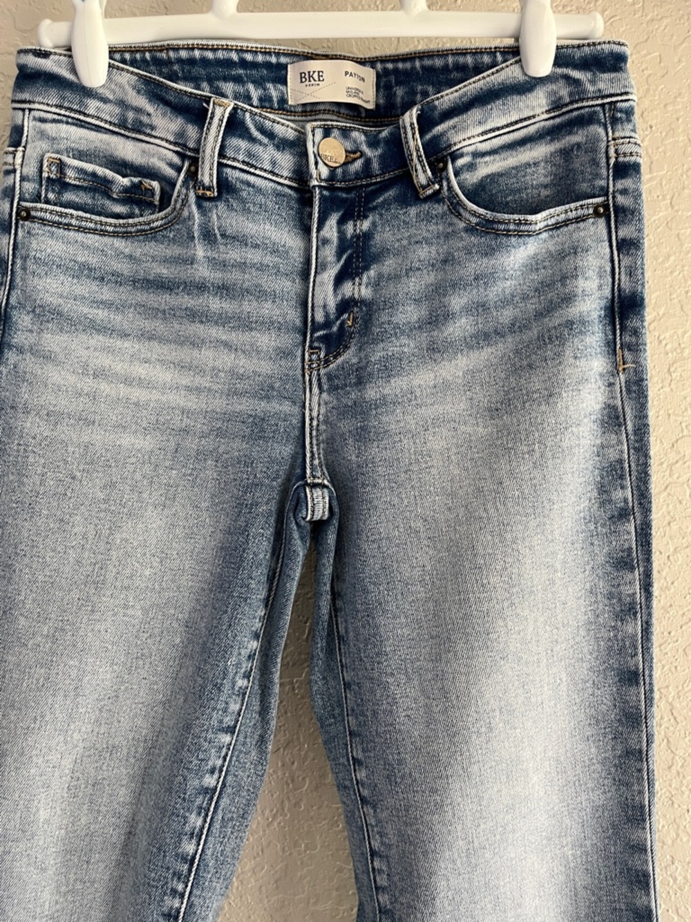 BKE Women's Light Blue Cropped Straight  Jeans - Faded Stretch Denim